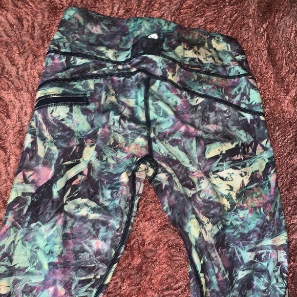 Lululemon Run: Top Speed Capri legging tight - Picture 6 of 6